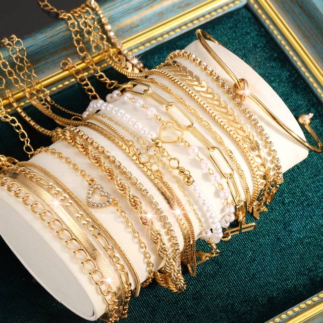TEMU 18pcs Set Of Fashionable Vintage Sparkling Knot-inlaid Pearl Synthetic Heart Women' Bracelet Set Suitable For Outdoors, Holiday Gift, Stylish Jewelry For Girlfriend Matching