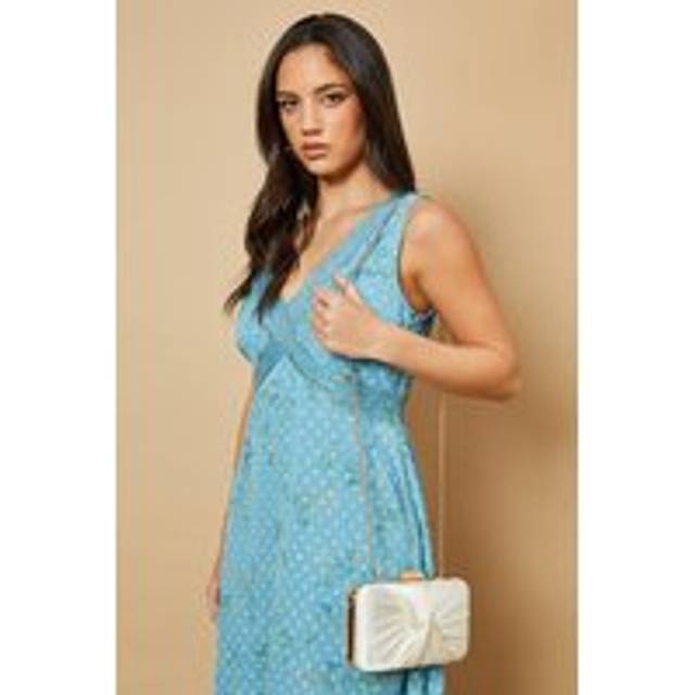 Beaut Satin Twist Clutch Bags - Ivory - One Size