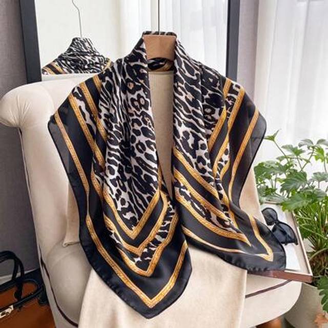 SHEIN 1pc Faux Silk Leopard Print 90cm Square Scarf/Bandana, Fashion Decoration Accessory For Women
