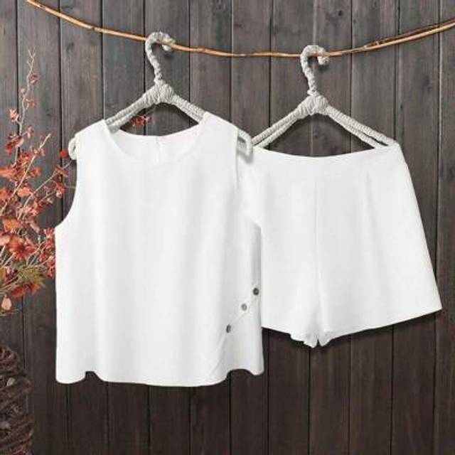 SHEIN 2pcs/Set Plus Size Women Sleeveless Top + Shorts Co-Ord Set, Plus Size Women Sets Vacation Two Pieces Set Summer Outfits For Plus Size Women Spring Ou