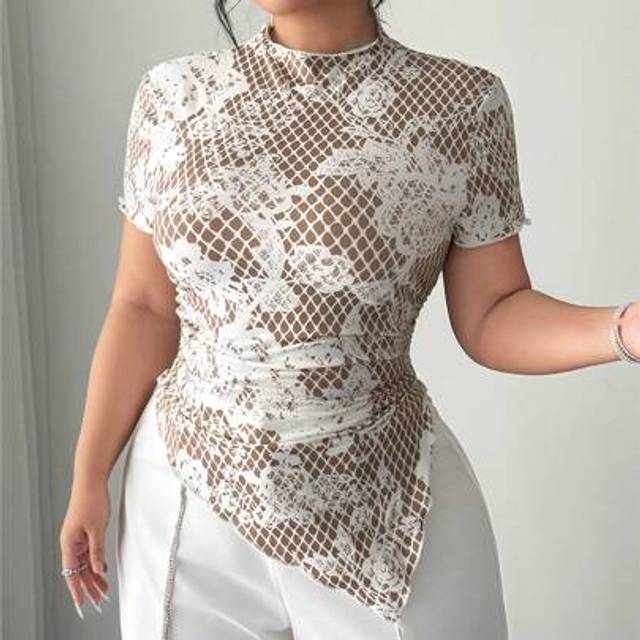 SHEIN Plus Size Women Sexy Bicolor Print Slim Fit Mock Neck Asymmetric Hem T-Shirt, Suitable For Everyday Wear, Festival, Date Night, Birthday, Bachelorette