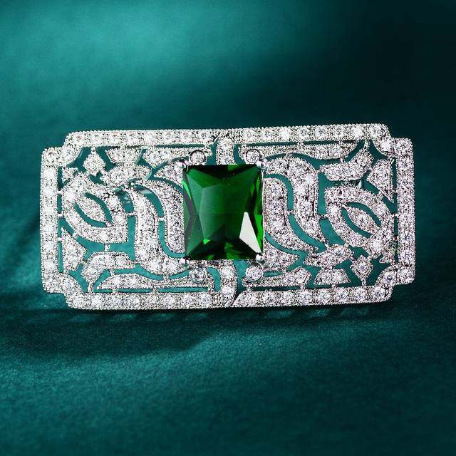 TEMU Hollow Geometric Shape Brooch Full Of Shiny Zirconia Inlaid Synthetic Gemstones Vintage Breast Pin Clothing Accessories 's Day Ornaments