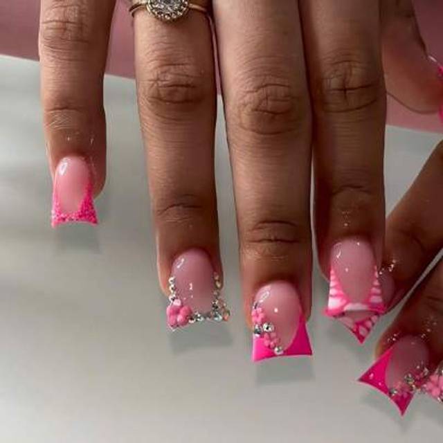 SHEIN 24pcs Y2K Style Rhinestone Embellished Medium Length Duck Mouth Fake Nails, Cute Stylish Press-On Nails Suitable For Women And Girls Daily Wear