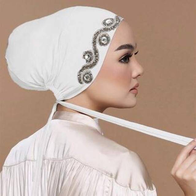 SHEIN 1pc Women&#39;s Fashionable Solid Color Rhinestone Muslim Scarf Turban, Versatile Headscarf Head Wrap, Suitable For Daily Wear
