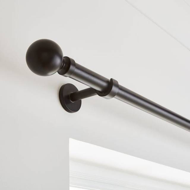 Ashton Extendable Metal Eyelet Curtain Pole - Matt Black