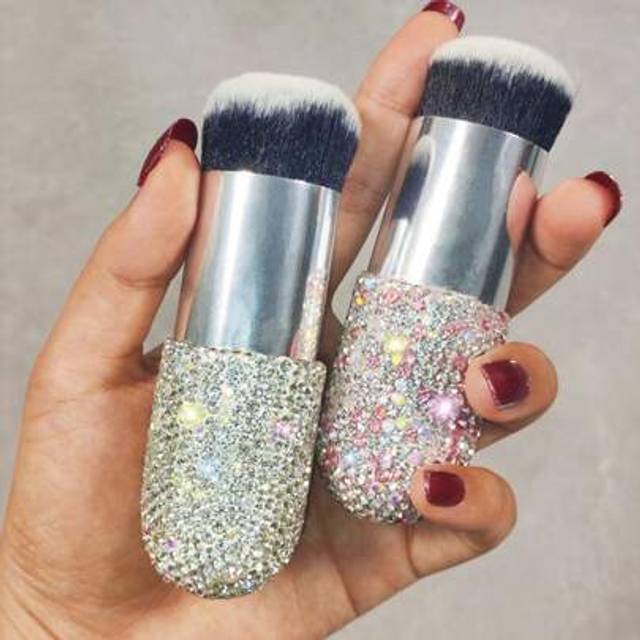 SHEIN 1pc High-End Rhinestone Decorated Powder Makeup Brush, Soft & Skin-Friendly, Small & Portable For Blush, Foundation, Compact Powder, Fashionable Gift
