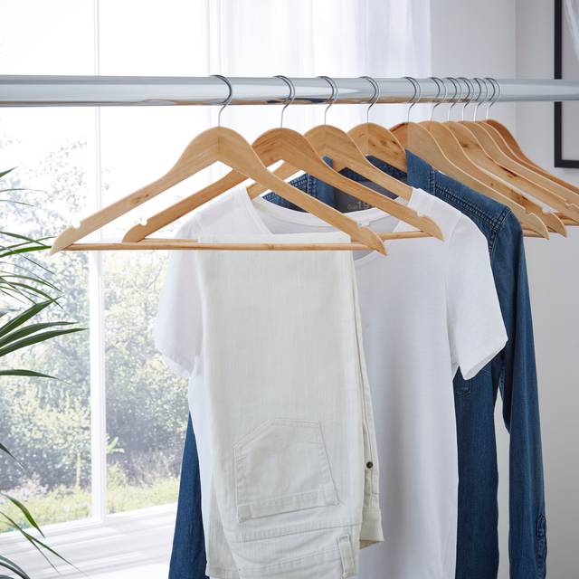 Pack of 10 Wooden Hangers - Natural