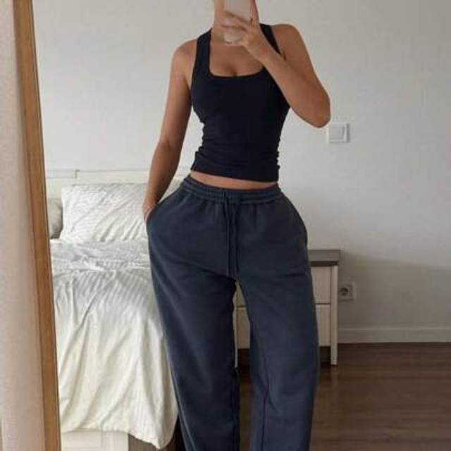 SHEIN Floreya Square Neck Camisole Top For Women, Summer Minimalist Casual Slim Fit Cropped Sleeveless Cami Top, French Style Versatile Layering Piece, Suit