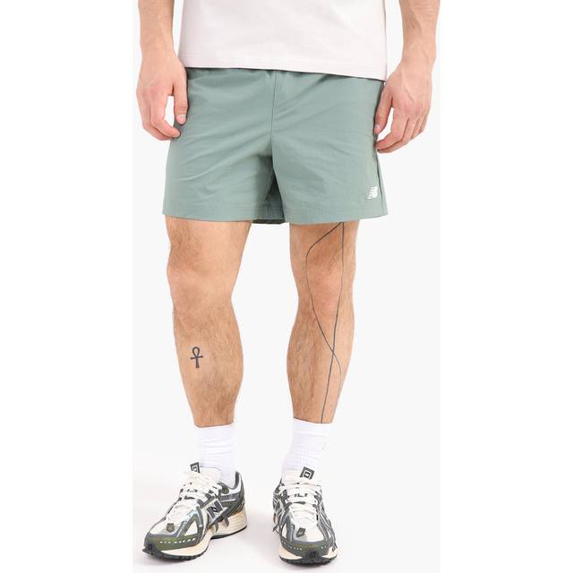 New Balance Men's Athletics Stretch Woven Short 5" in Green Polywoven, size Small