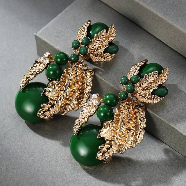 TEMU Exaggerated Multi Resin Beads With Golden Leaf Design Clip On Earrings Vintage Luxury Style For Women Banquet Ear Ornaments