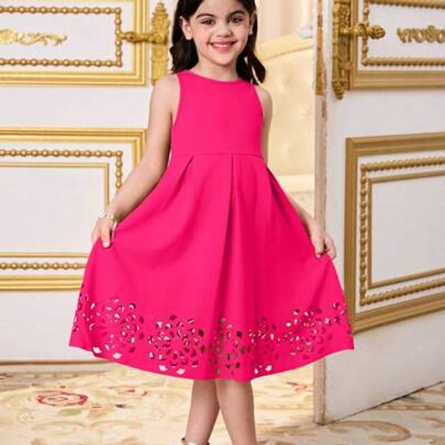SHEIN Young Girl&#39;s 1pc Laser Cut Out Scallop Trim A-Line Dress, Sleeveless Burnt-Out Floral Pattern Midi Dress, Ramandan Style Matching Family Vacation, Cut
