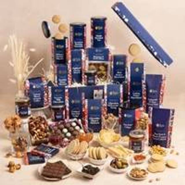 Extravagance Traditional Hamper for delivery to Europe