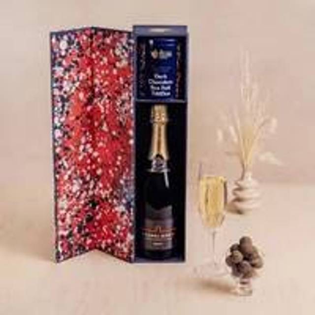 The English Sparkling Wine and Truffles Gift