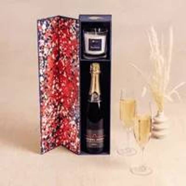 The English Sparkling Wine and Candle Gift