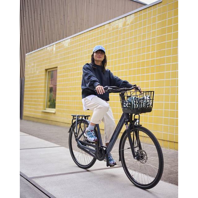 Cykelkorg fram Batavus för Altura/Finez Svart