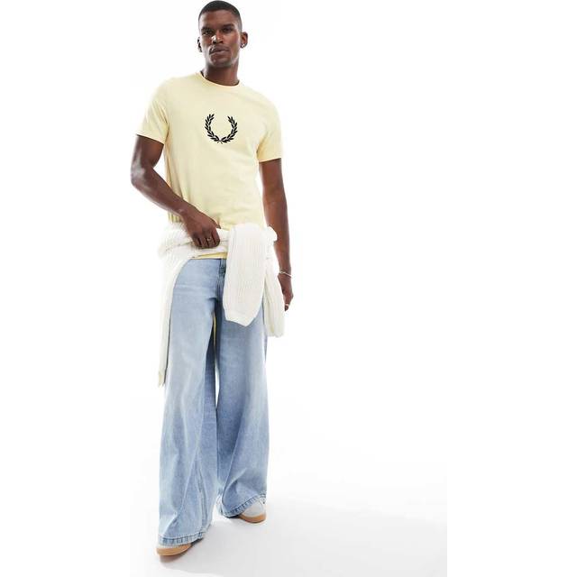 Fred Perry – Gul t-shirt med tryck