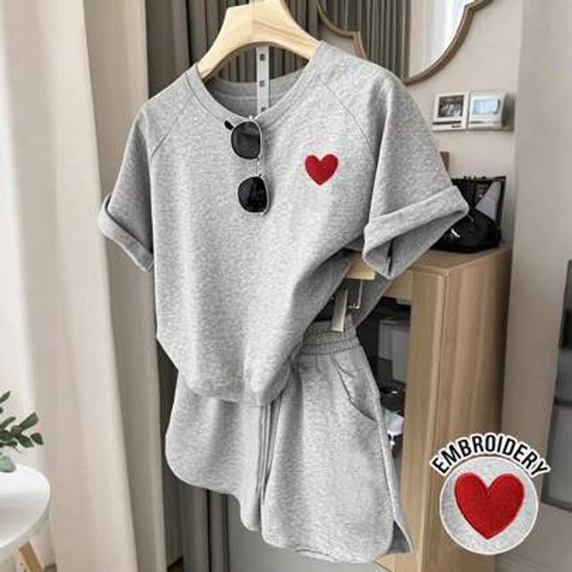 INAWLY 2pcs Women Set Casual Loose Fit Heart-Shape Embroidered Short Sleeve Top And Shorts
