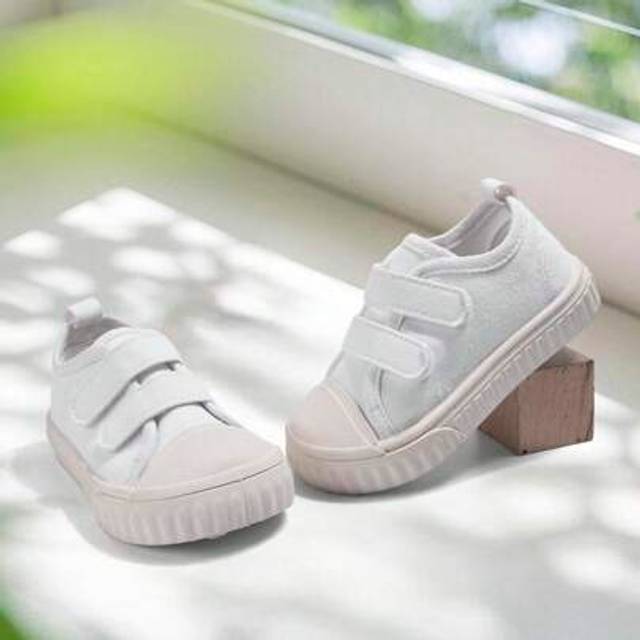 SHEIN 1 Pair Kids/Boys/Girls White Canvas Hook And Loop Flat Fashion Elegant Minimalist Style Comfortable Breathable Casual Sports Sneakers, Suitable For Da