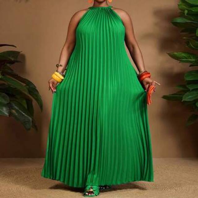 SHEIN Curve Plus Spring And Summer Casual Vacation Light Vacation Daily Halterneck Sleeveless Pleated A-Hem Loose Maxi Dress Dark Green Women&#39;s Plus Maxi Dr