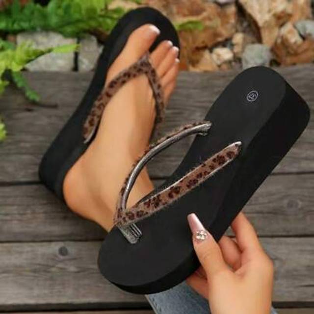 SHEIN Women&#39;s Leopard Print Faux Fur Band Sexy Bohemian Thick Sole Flip Flops, Summer Vacation, Outdoor Non-Slip, Sexy Must-Have Platform Thong Sandals