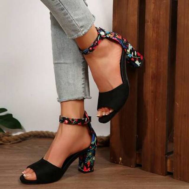 SHEIN 2025 Spring/Summer New Sexy Black Strap Buckle Open Toe Mid Heel Sandals, French Style Fashionable Versatile High Heels For Women