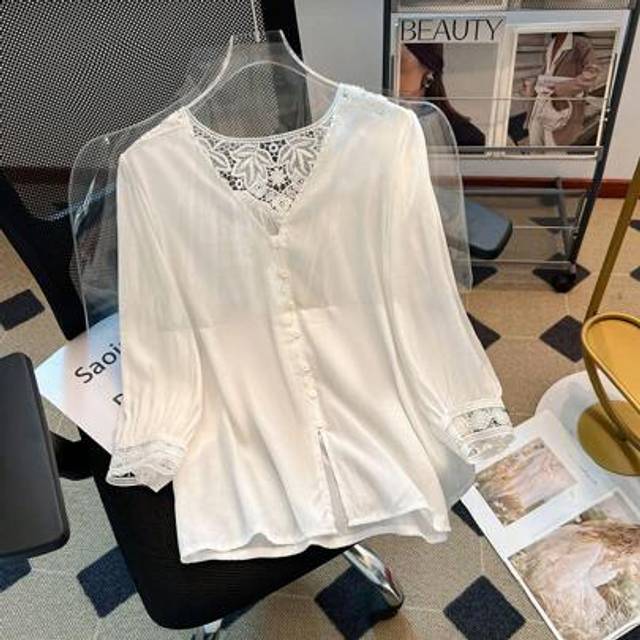 Franclia Women&#39;s French Casual Elegant Versatile Solid Color V-Neck Splice Lace Cuff Brim Detail Blouse
