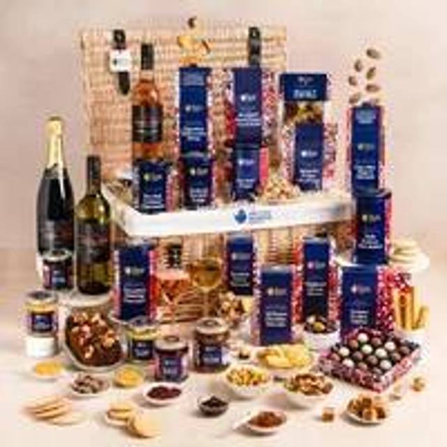 Winners Enclosure Food and Wine Hamper