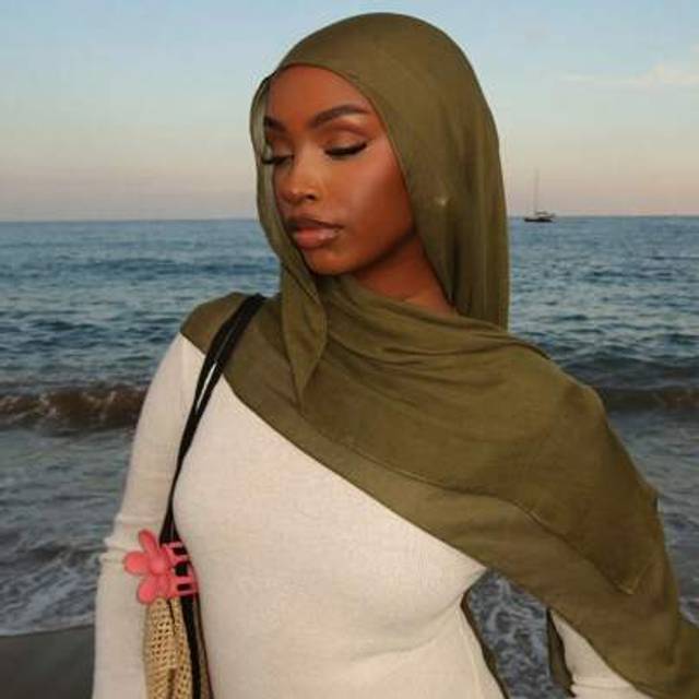 SHEIN 1pc Women&#39;s Muslim Hijab, Solid Color Chiffon Scarf, Suitable For All Seasons Daily Wear
