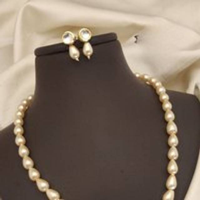 Golden Oval Shape Classic Diana Wedding Pearl Necklace and Earring Set - White - One Size