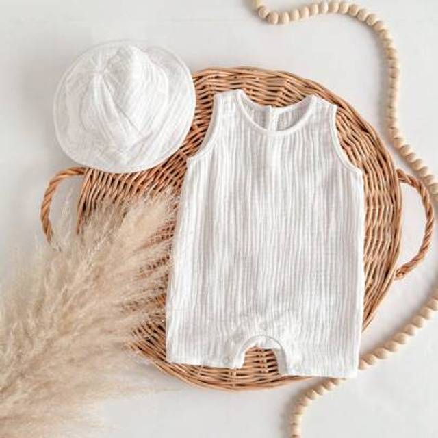 SHEIN Newborn Baby Casual Sports Style Loose Textured Fabric Romper With Hat, Suitable For Spring/Summer Wear, Indoor & Outdoor, Mother&#39;s Day/Motherhood/Bab