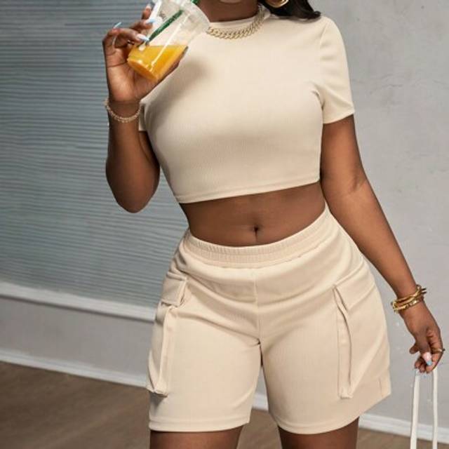 Slaydiva Spring And Summer Casual Basic Sports Round Neck Short-Sleeved Cropped Tight T-Shirt + Fitted Side Three-Dimensional Work Pocket Shorts Three-Quarter