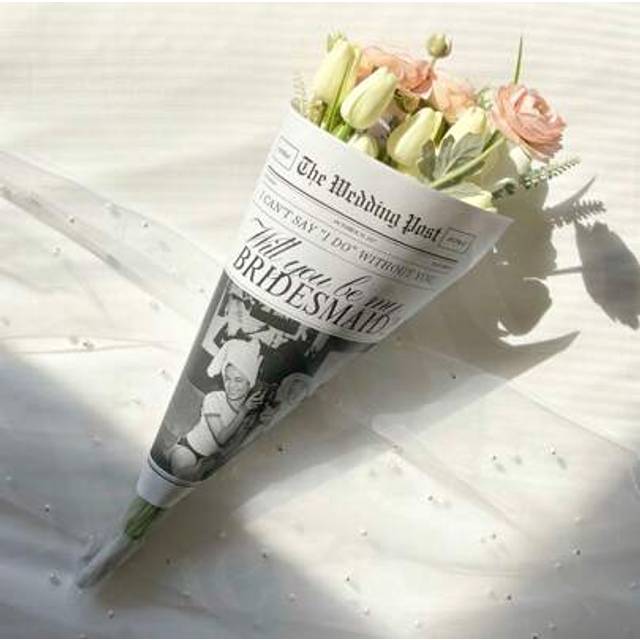 SHEIN 1pc Bridesmaid Proposal Newspaper Bouquet, Printable Newspaper Bridesmaid Gift, Bridesmaid Proposal Card, 11IN X 8.5IN Mother&#39;s Day Graduation,Multi-F