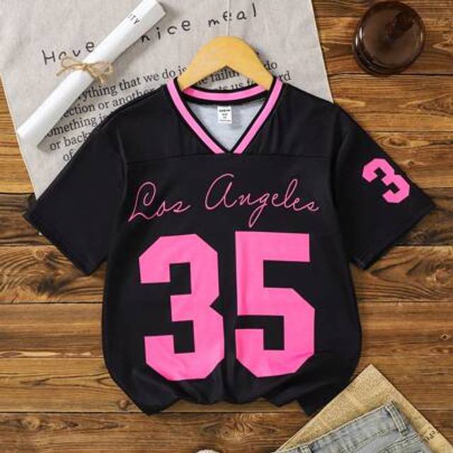 SHEIN Girls&#39; Oversized American Sports Casual Ball Jersey V-Neck Contrast Number Graphic Tee, Matching Mother-Daughter Sets,Holiday,Summer,Travel