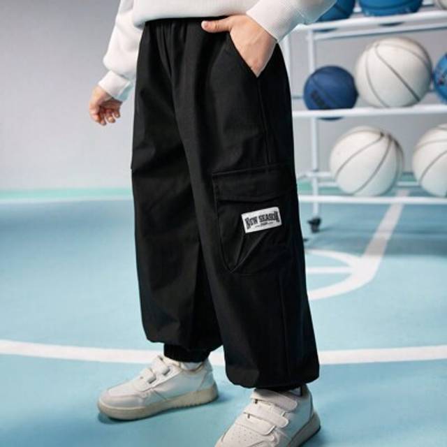 SHEIN 1pc Boy&#39;s New Style Sports Camping Waterproof Windproof Black Loose Woven Cargo Pants, Multi-Pocket Design, Casual Fitted Leg Sweatpants
