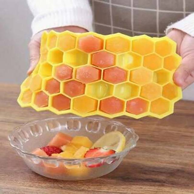 SHEIN 37-Cavity DIY Honeycomb Ice Tray, TPR Soft Bottom Beehive-Shaped Ice Cube Mold, Creative Ice Cream Box For Home Ice Cube Tray Ice Cube Ice Cube Squish