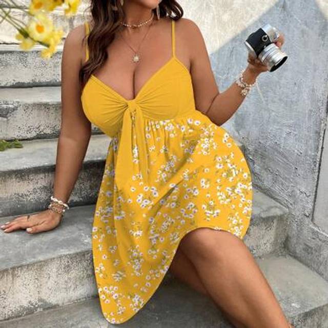 SHEIN Plus Size Women Ditsy Floral Knot Front Strappy Sleeveless Loose Beach Dress,Summer Outfits For Women,Sun Dresses For Women