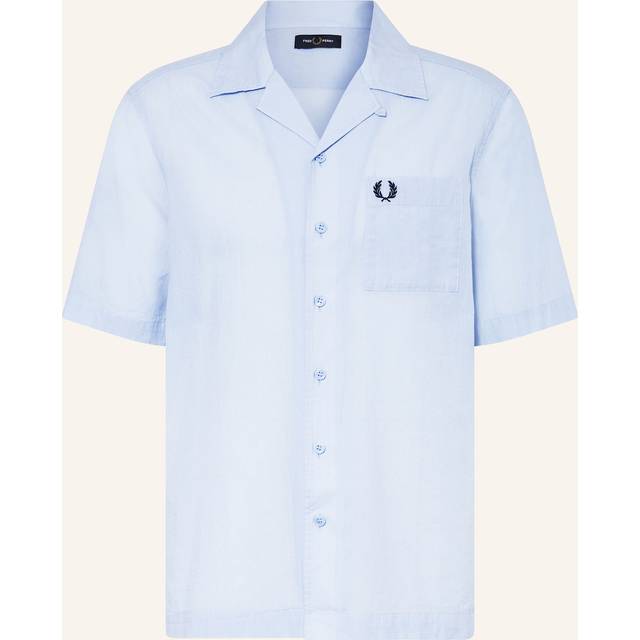 Fred Perry – Ljusblå, tunn skjorta med platt krage