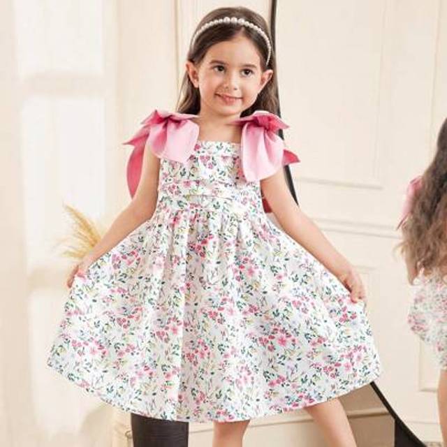 SHEIN Young Girl Ditsy Floral Sleeveless Pleated Swing Dress With Big Bow Decor, Casual Vacation Style, Spring/Summer