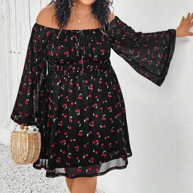 SHEIN Plus Size Valentine&#39;s Day Cherry Print Dress