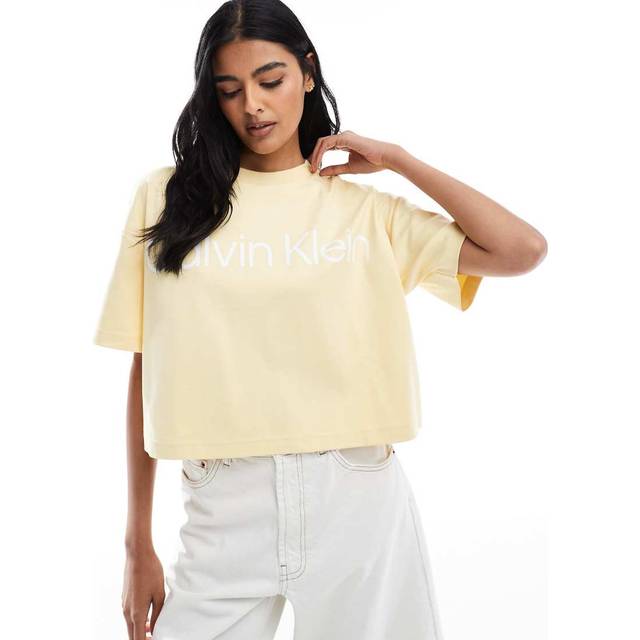 Calvin Klein Jeans – Gul t-shirt i oversize med boxig passform och stor logga