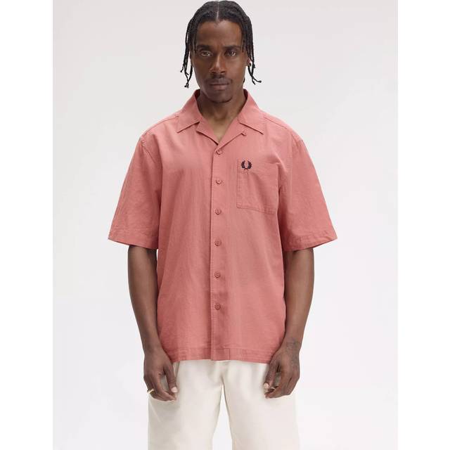 Fred Perry – Rosa, tunn skjorta med platt krage