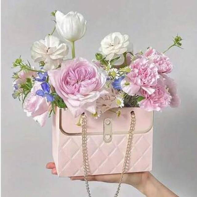 SHEIN 4PCS Gift Bag Bouquet Storage Box Handbag Design Paper With Metal Chain Handle Suitable Wedding Party, Birthday, Graduation Season, Valentine&#39;s Day Gi