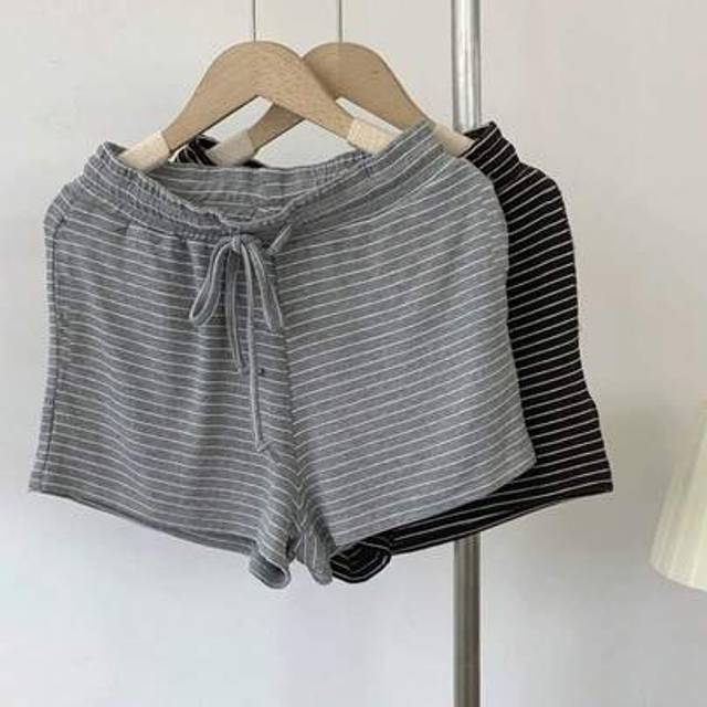 SHEIN 2pcs Casual Striped Plus Size Women Loose Fit Comfortable Fabric Shorts, Suitable For Spring And Summer