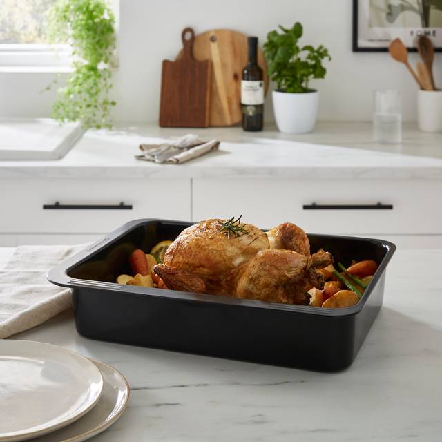 Heavy Gauge Non-stick Roaster, 37cm - Black