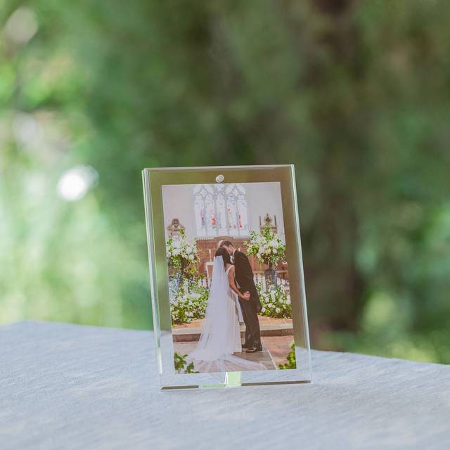 Addison Ross Glass Frames Magentic Bevel Edged Acrylic Photo Frame, 4x6