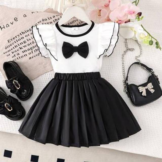 SHEIN 2pcs/Set Little Girls Cute & Elegant Ruffle Edge Sleeveless Bow Blouse And Pleated Mini Skirt Set, Summer