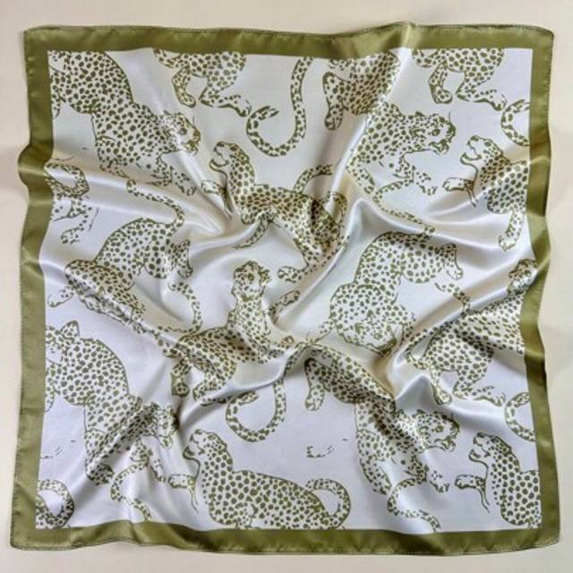 SHEIN 1PC Ladies Y2K Leopard Animal Print Square Scarf Elegant Neckerchief Bandana Women Satin Head Scarf Hair Accessories