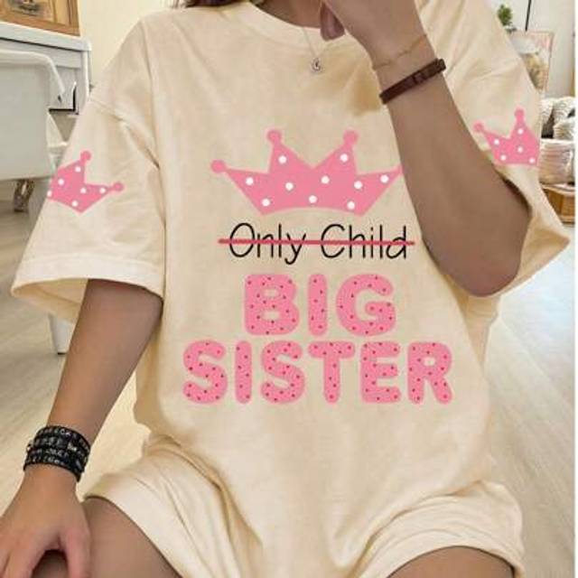 SHEIN Teen Girls Cute Big Sister Graphic Tee, Beige Short Sleeve T-Shirt With Crown Print, Girly For Summer/Family Events