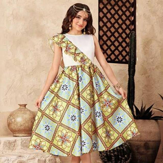 SHEIN Modest Sleeveless Teen Girls&#39; Long Dress, With Contrast Color Splice & Asymmetric Shoulder Design, Form-Fitting & Elegant