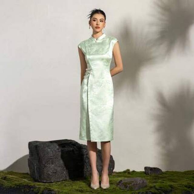 SHEIN Modern Luxury Mandarin Collar New Chinese Style Cheongsam Qipao Dress With Pearl Accents & Split Thigh â Exquisite Woven Jacquard For Spring/Summer